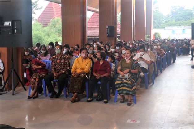 sisi luar gereja Ana (2) PAKAI